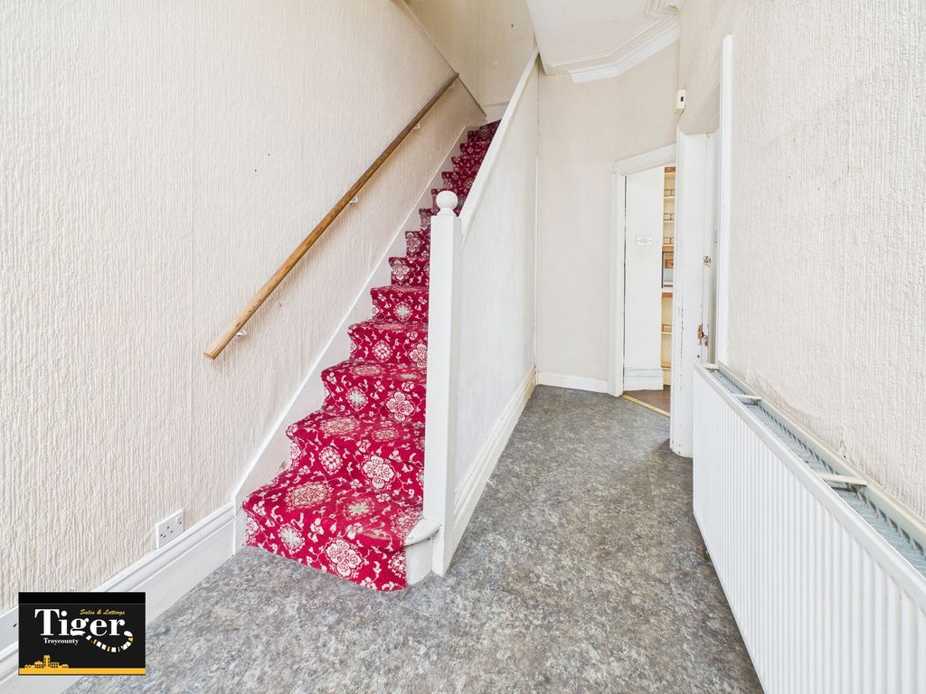 Property photo 2 of 12 Cam02176G0-Pr0811-Still005