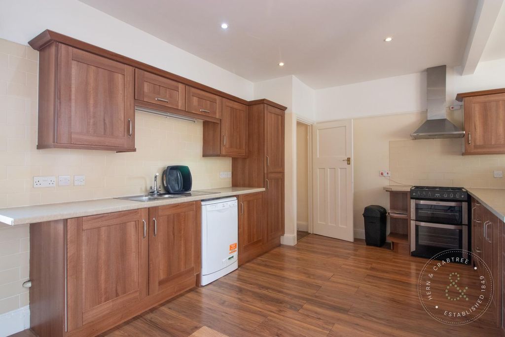 Property photo 3 of 11 High Street -10.Jpg