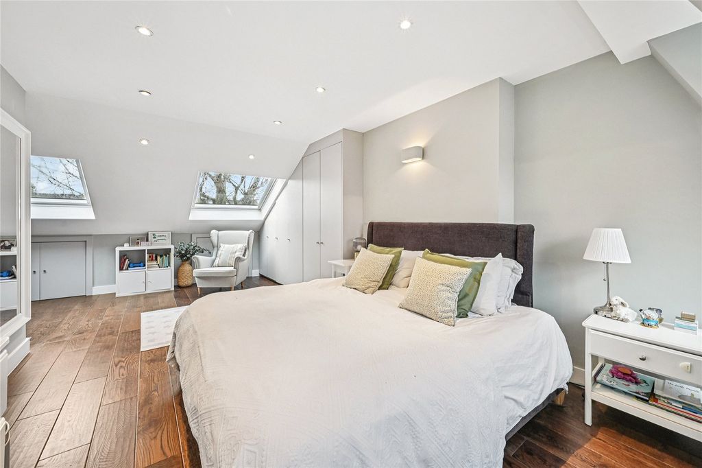 Property photo 3 of 14 Principal Bedroom