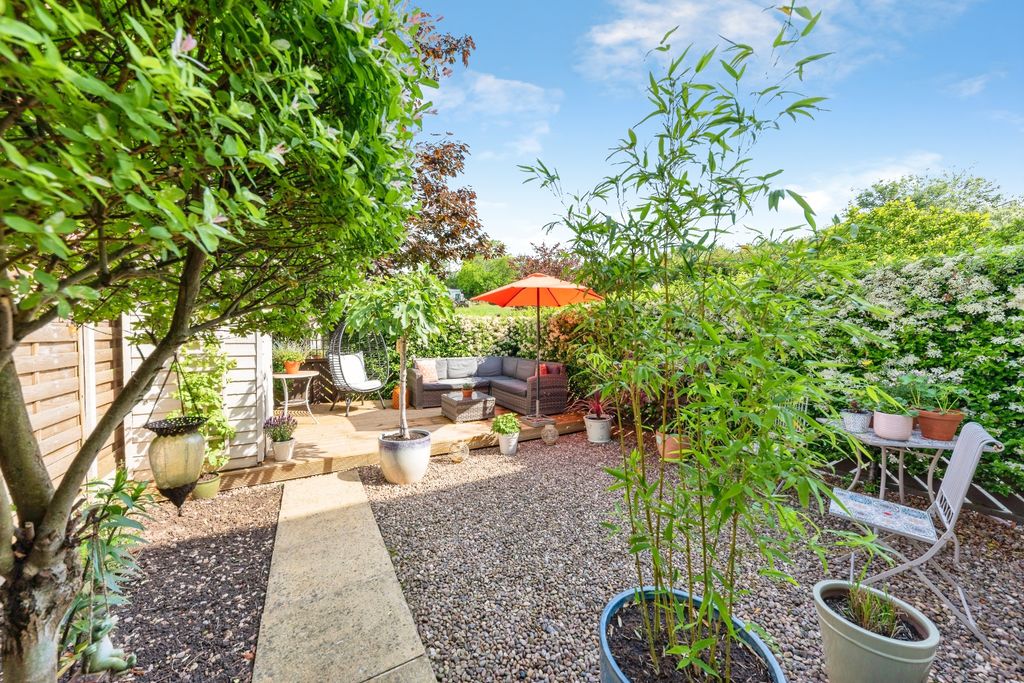 Property photo 2 of 16 72_Burleigh_Court-26