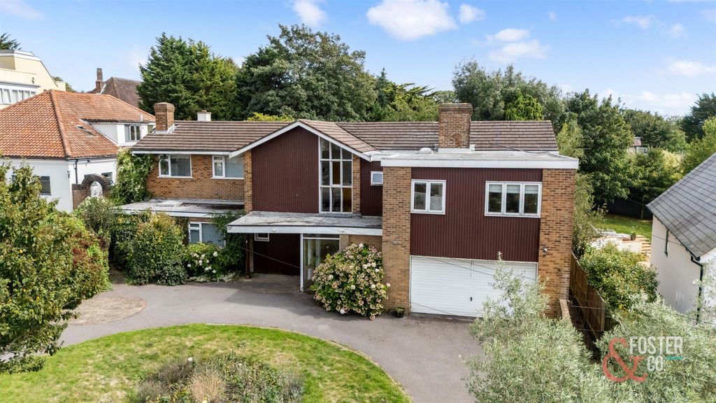 Property photo 1 of 35 Hill Brow, 2-003.Jpg