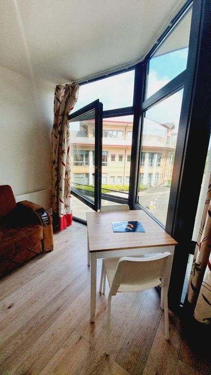 Property photo 1 of 7 Charming 1st Floor Flat With Modern Amenities In Quiet Residential Area