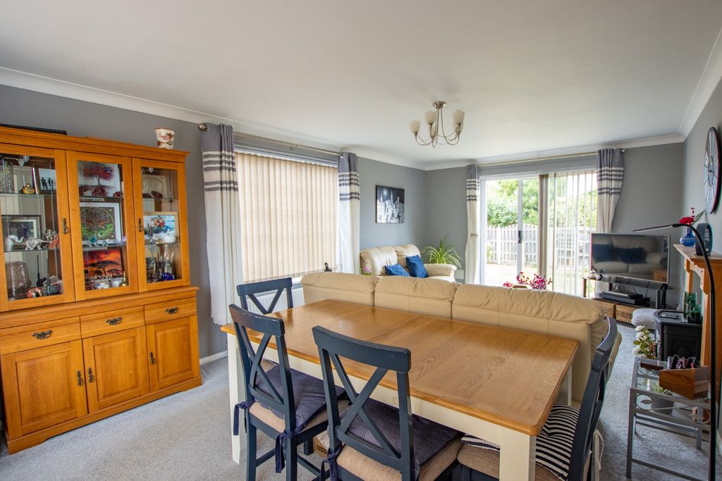 Property photo 2 of 17 5210615