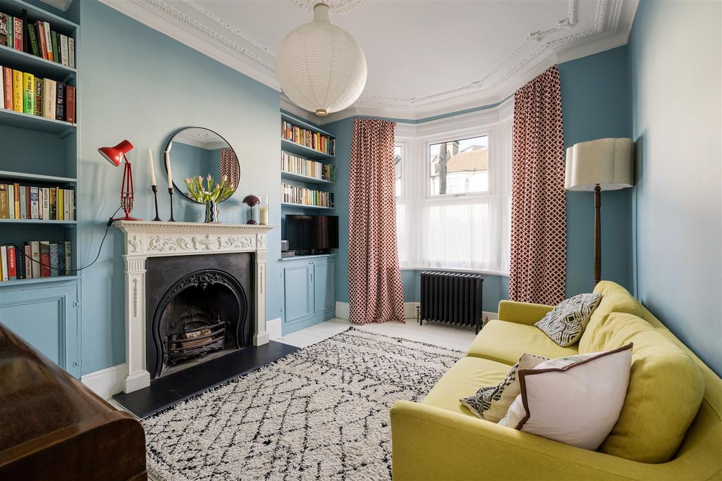 Property photo 2 of 38 Exeter Road, E17