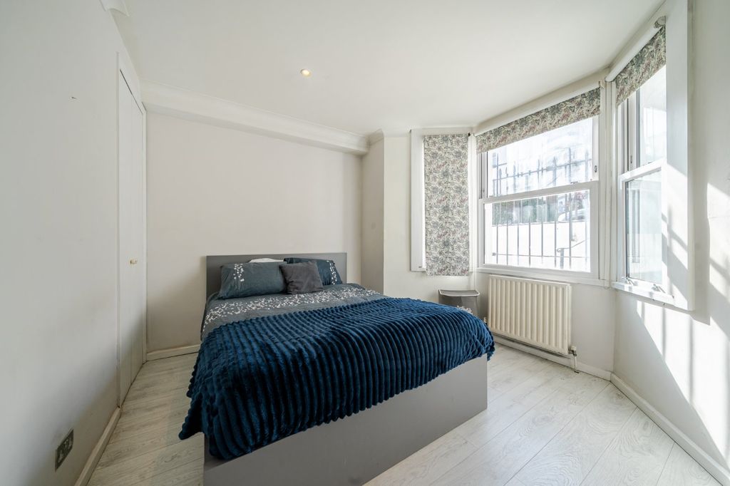 Property photo 2 of 22 Picture No. 16