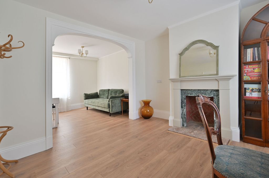 Property photo 2 of 24