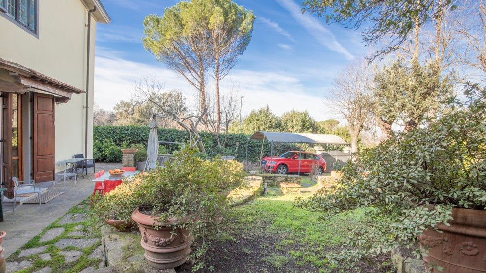 Property photo 2 of 40