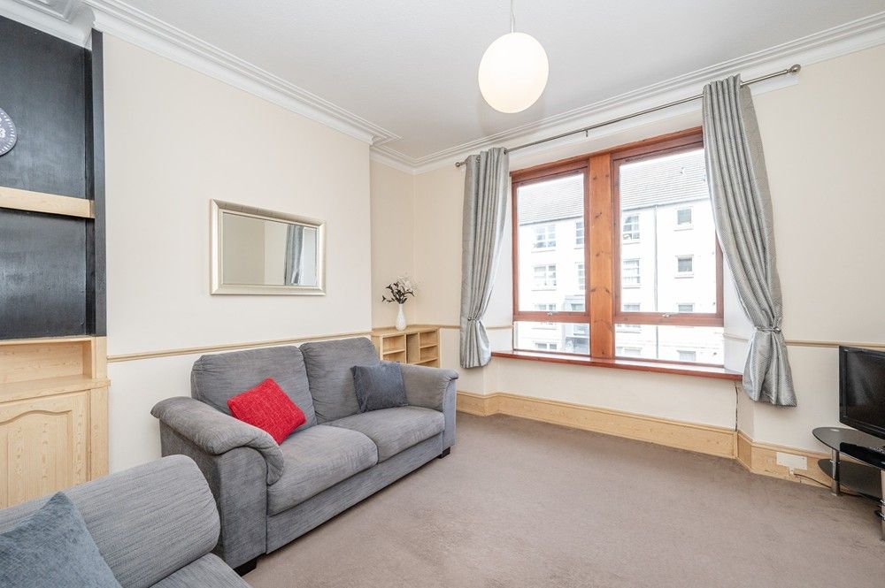 Property photo 2 of 12 4 Seaforth Lounge3