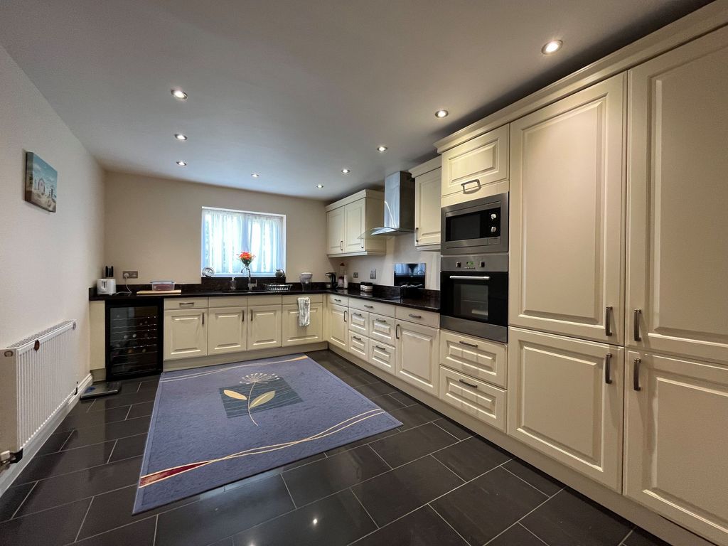 Property photo 2 of 46