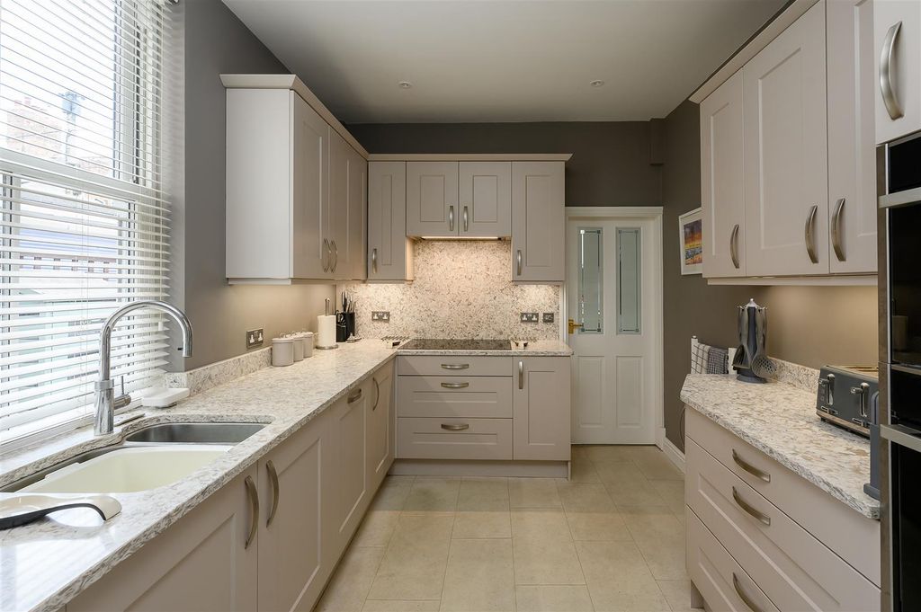 Property photo 2 of 21 Kitchen