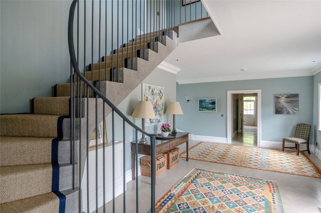 Property photo 2 of 24 Entrance Hall