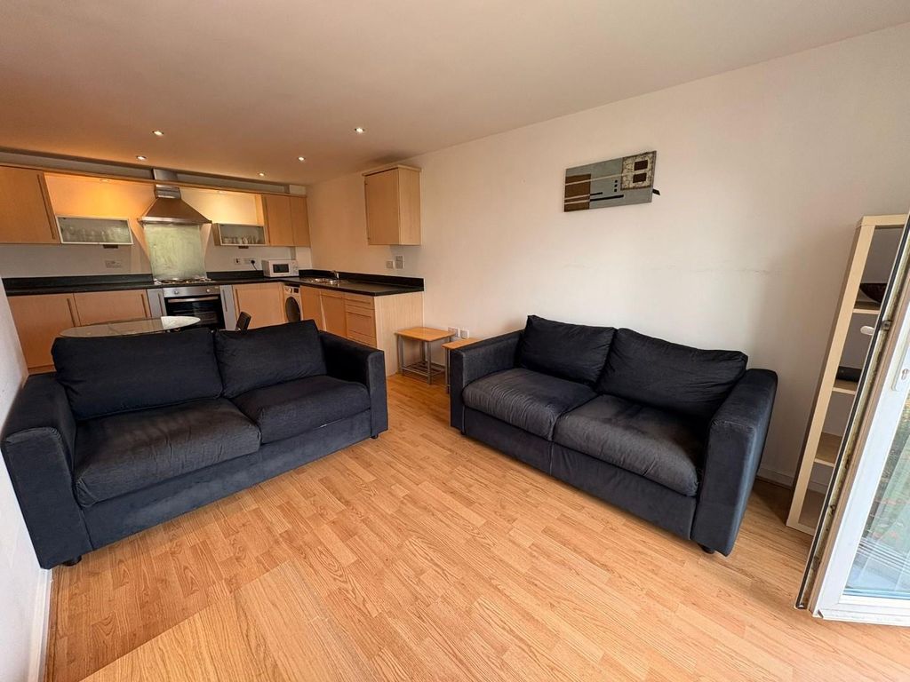 Property photo 2 of 14 Lounge