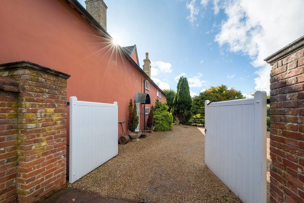 Property photo 2 of 35