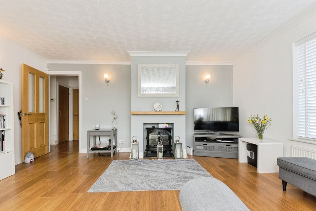 Property photo 3 of 16 Living Room