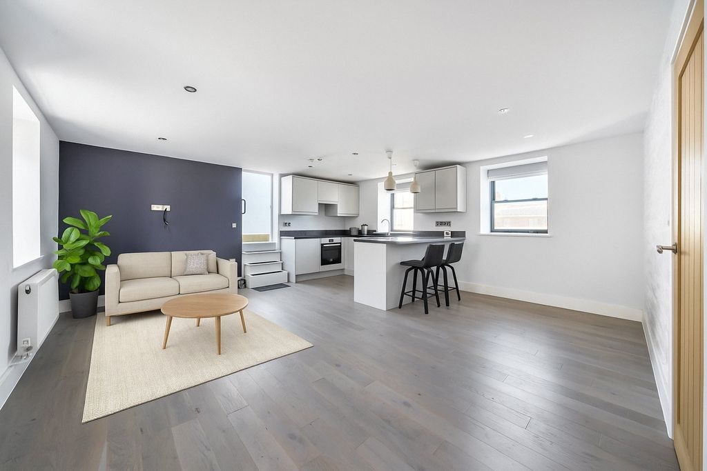 Property photo 3 of 21 Kitchen/Diner