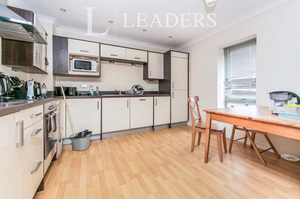 Property photo 3 of 7 Kitchen