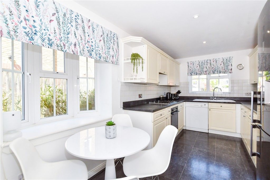 Property photo 3 of 16 Kitchen/Breakfast Room