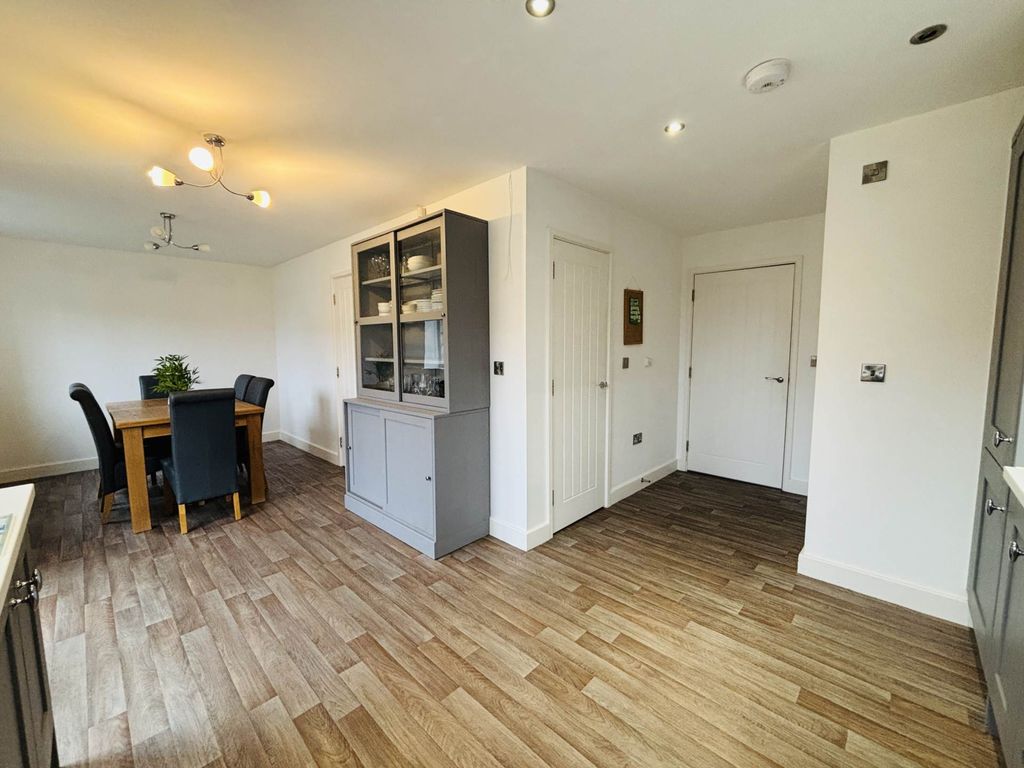 Property photo 3 of 34