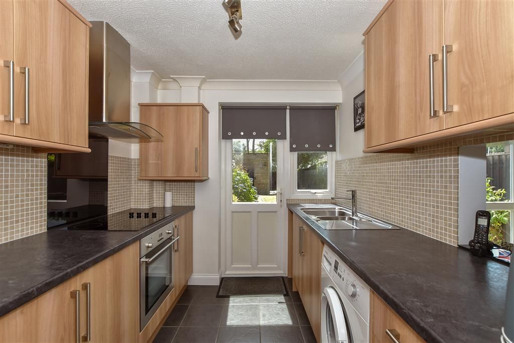 Property photo 3 of 10 Kitchen