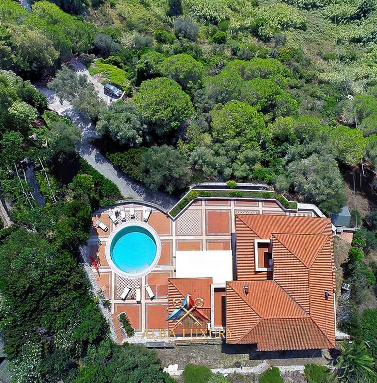 Property photo 3 of 40