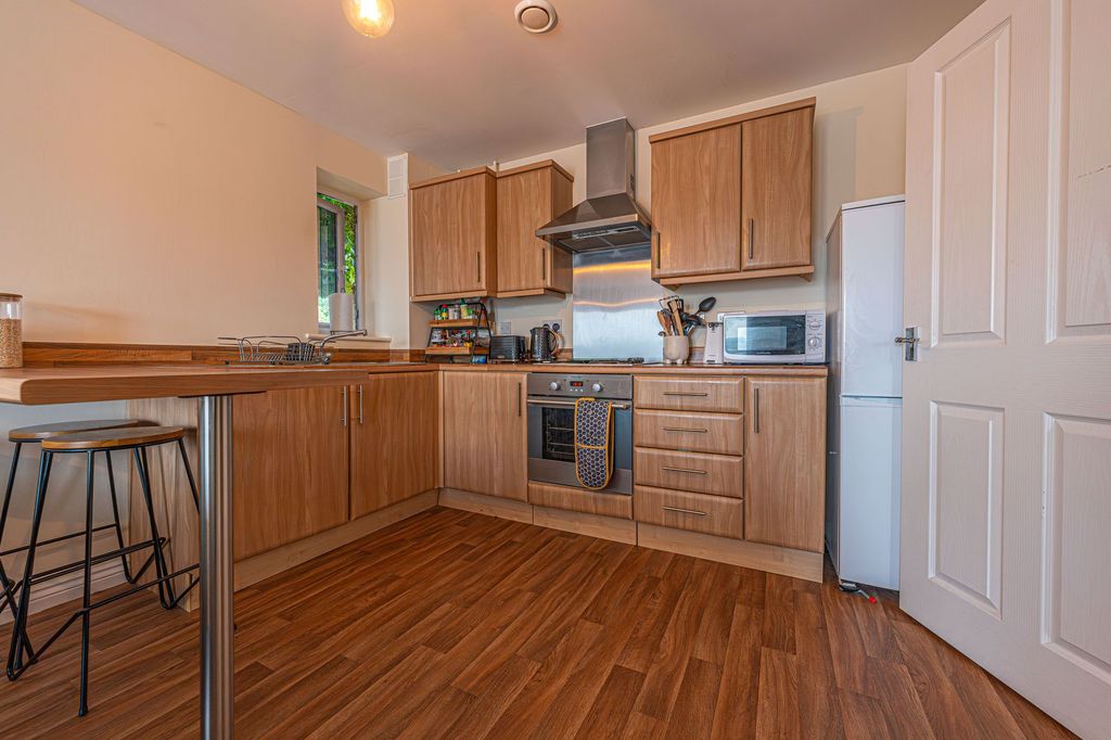 Property photo 2 of 23