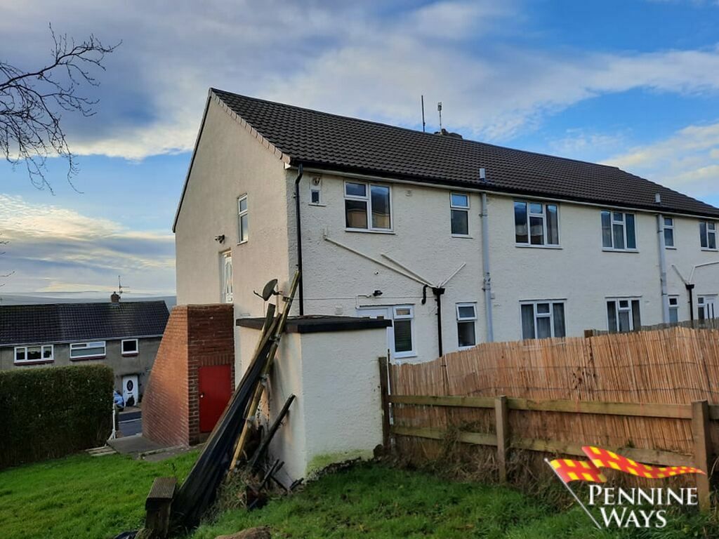 Property photo 2 of 21 32 Moorland Avenue