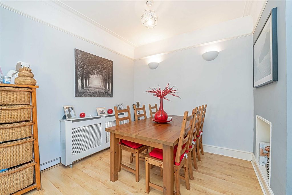 Property photo 3 of 15 111B Wood Lane Isleworth, Tw7-Low Res-10.Jpg