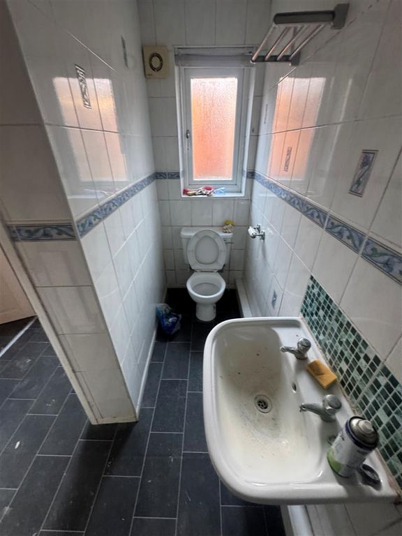 Property photo 3 of 6 Bathroom WC.Jpg