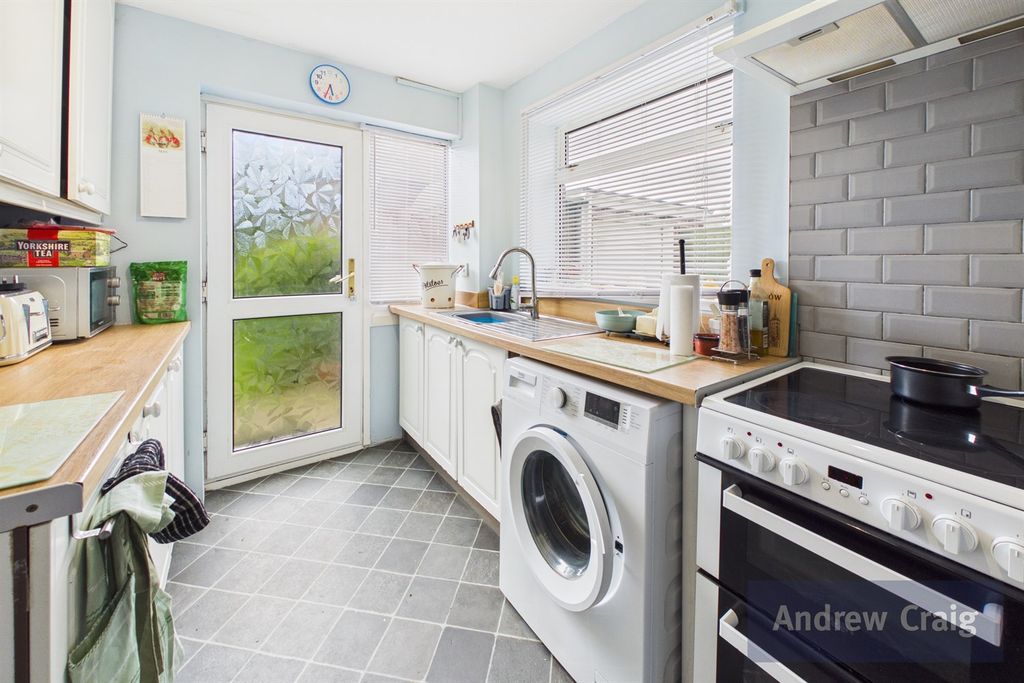 Property photo 2 of 12 Kitchen