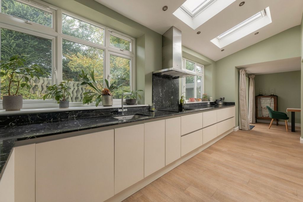 Property photo 2 of 40