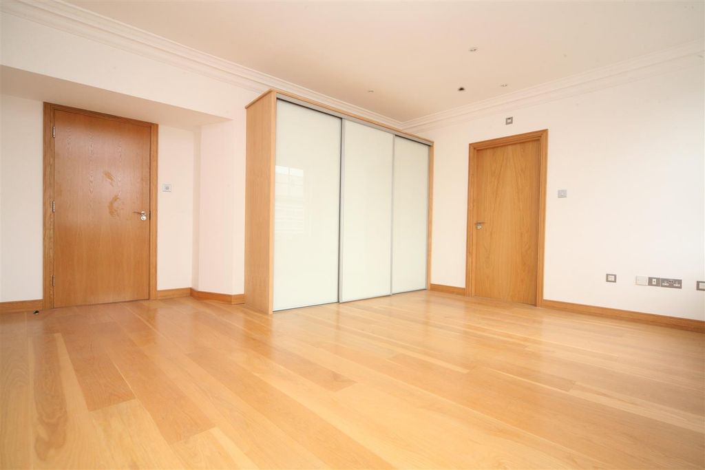 Property photo 3 of 6 23471.Jpg