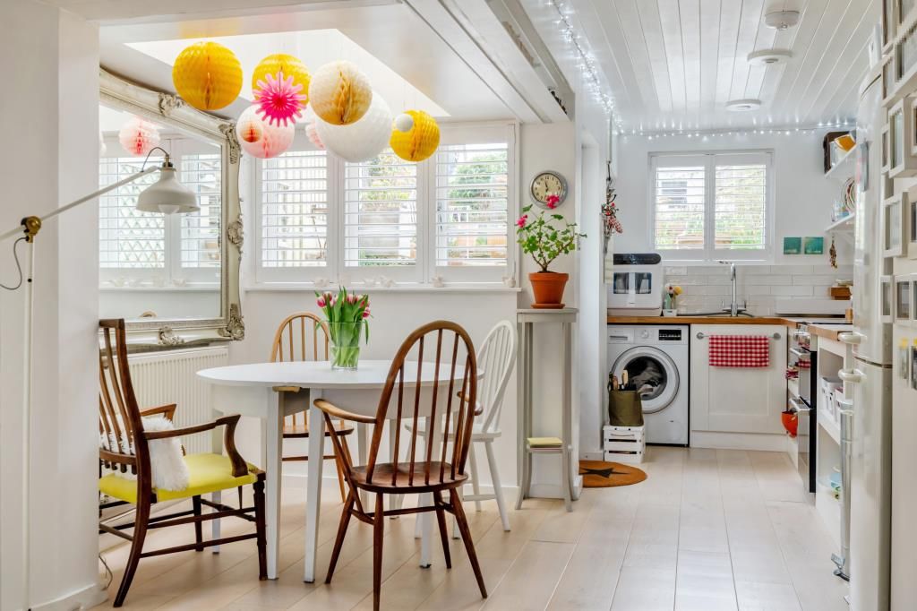 Property photo 3 of 20 Kitchen