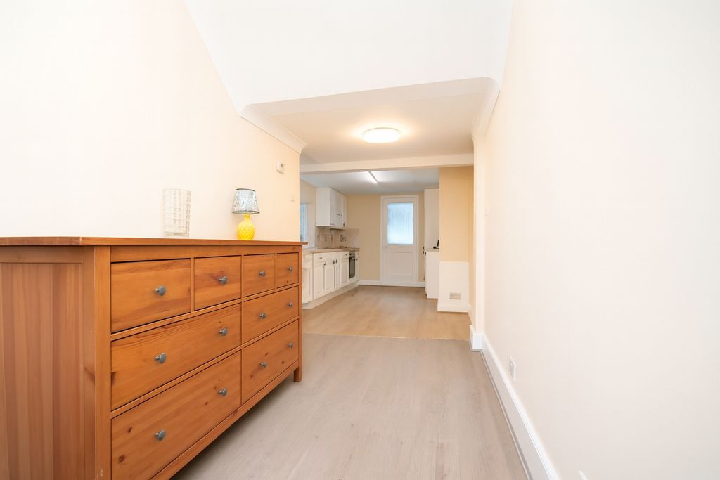 Property photo 2 of 9 Hallway