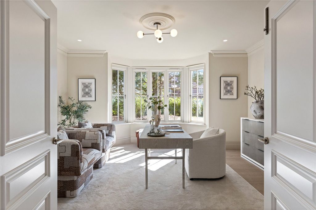 Property photo 2 of 20 Sitting Room