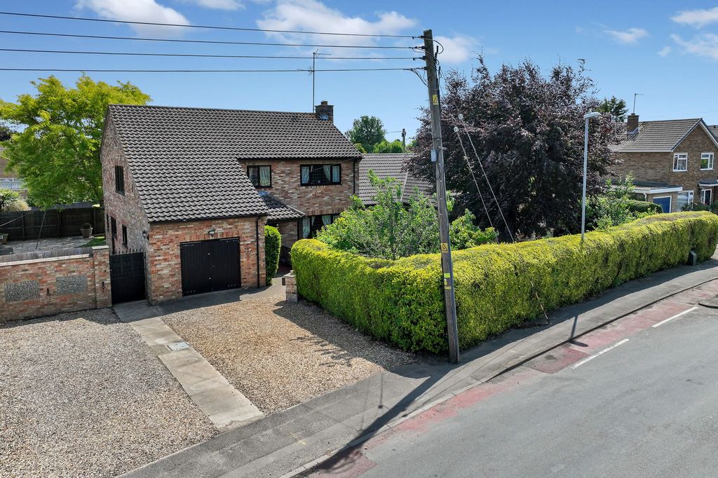 Property photo 2 of 53
