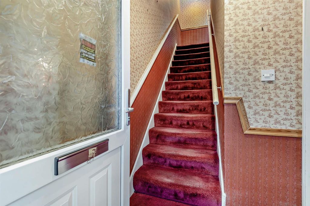 Property photo 2 of 17 8679523-Interior07-800.Jpg