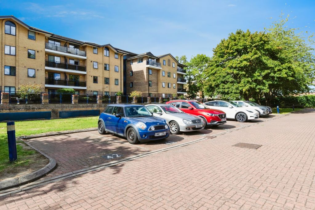 Property photo 2 of 17 Photo