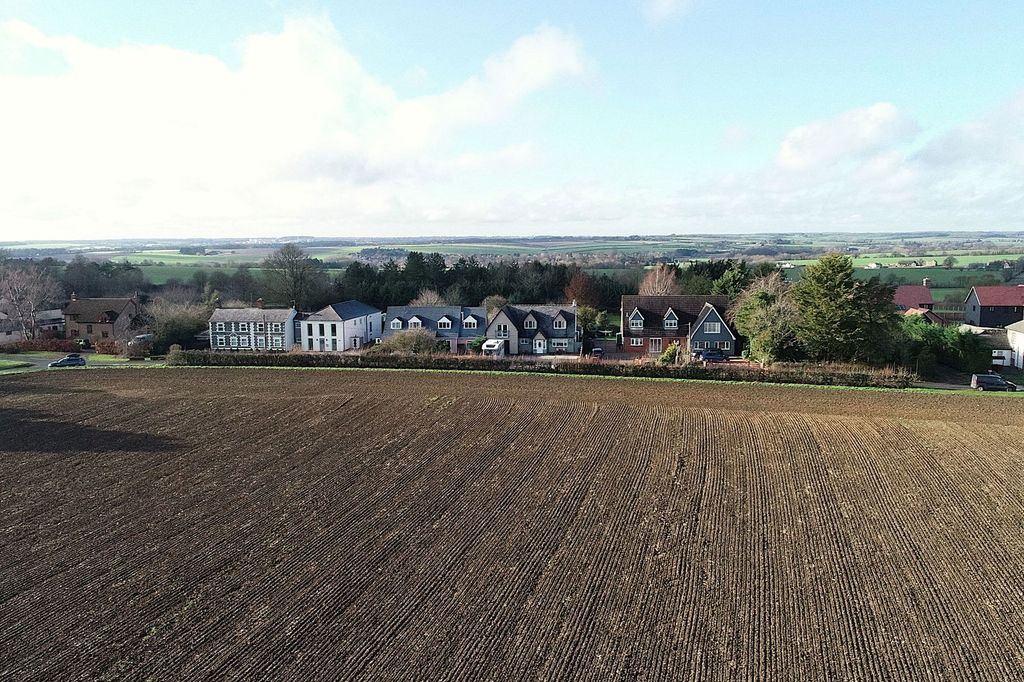 Property photo 1 of 34