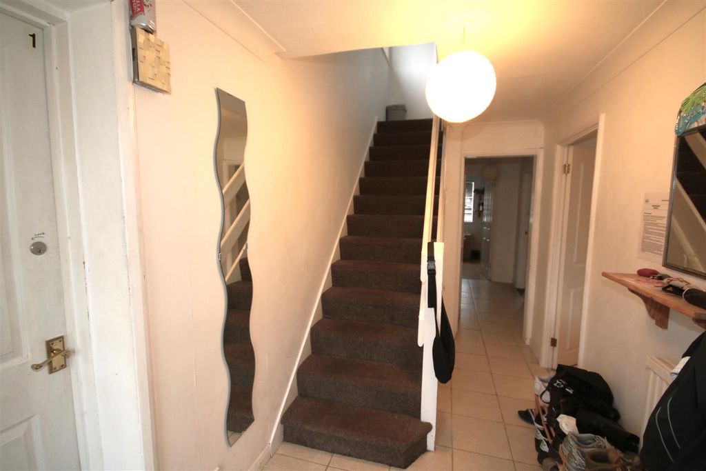 Property photo 2 of 18 Hall.Jpg