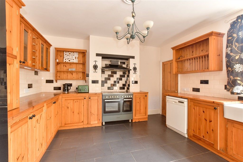 Property photo 3 of 17 Kitchen