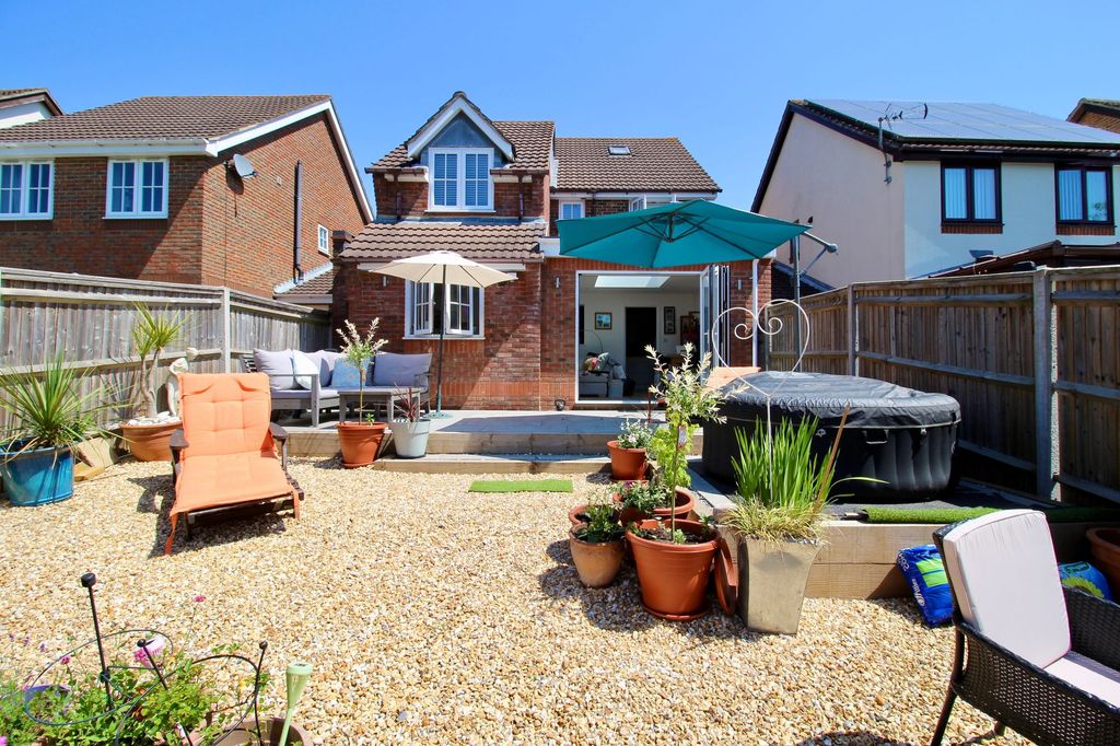 Property photo 2 of 17