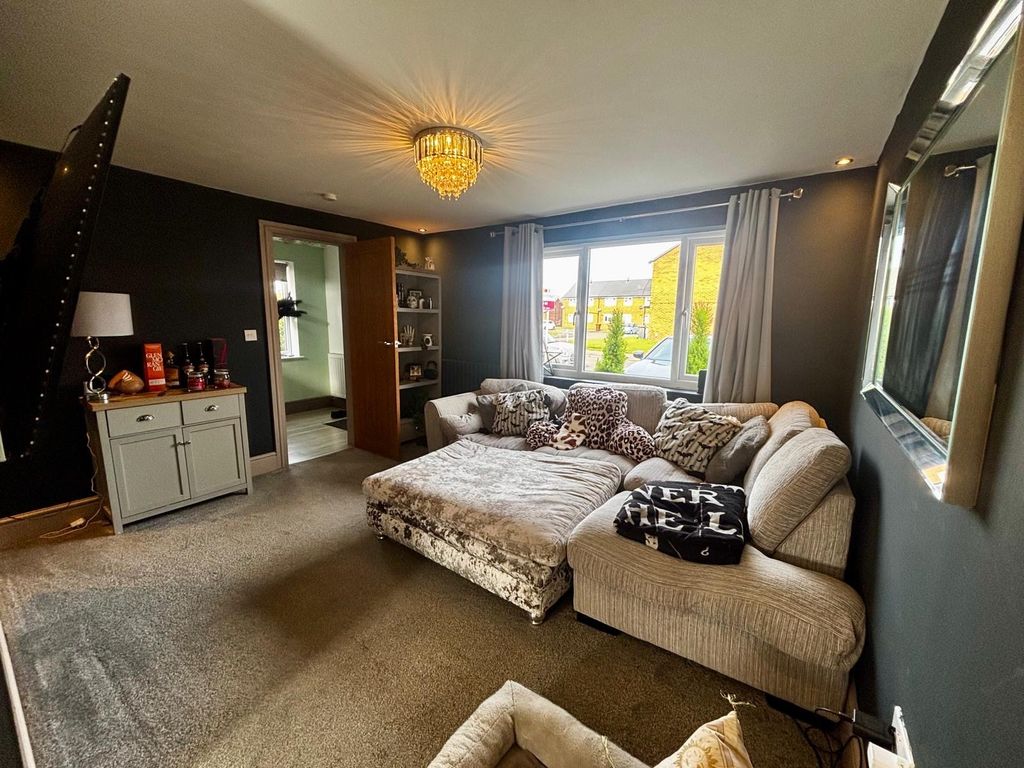 Property photo 2 of 18 Balcony