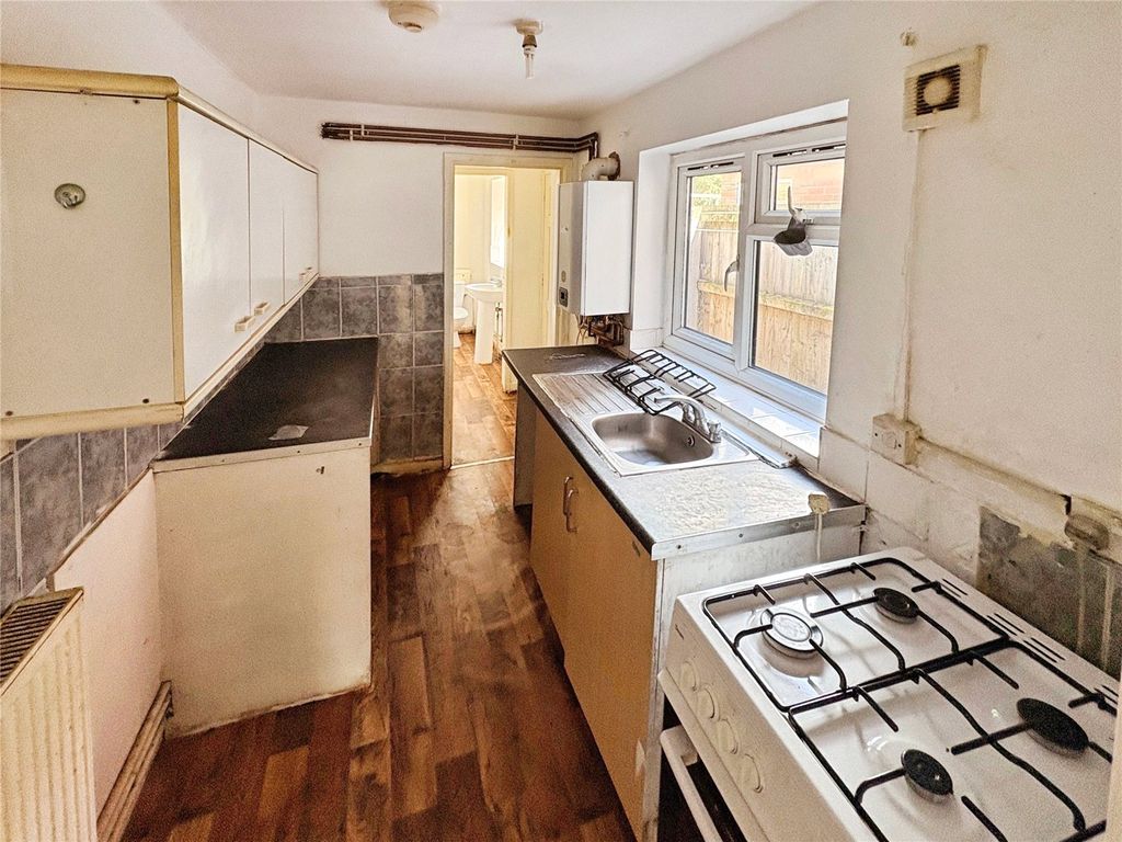 Property photo 2 of 7 Kitchen