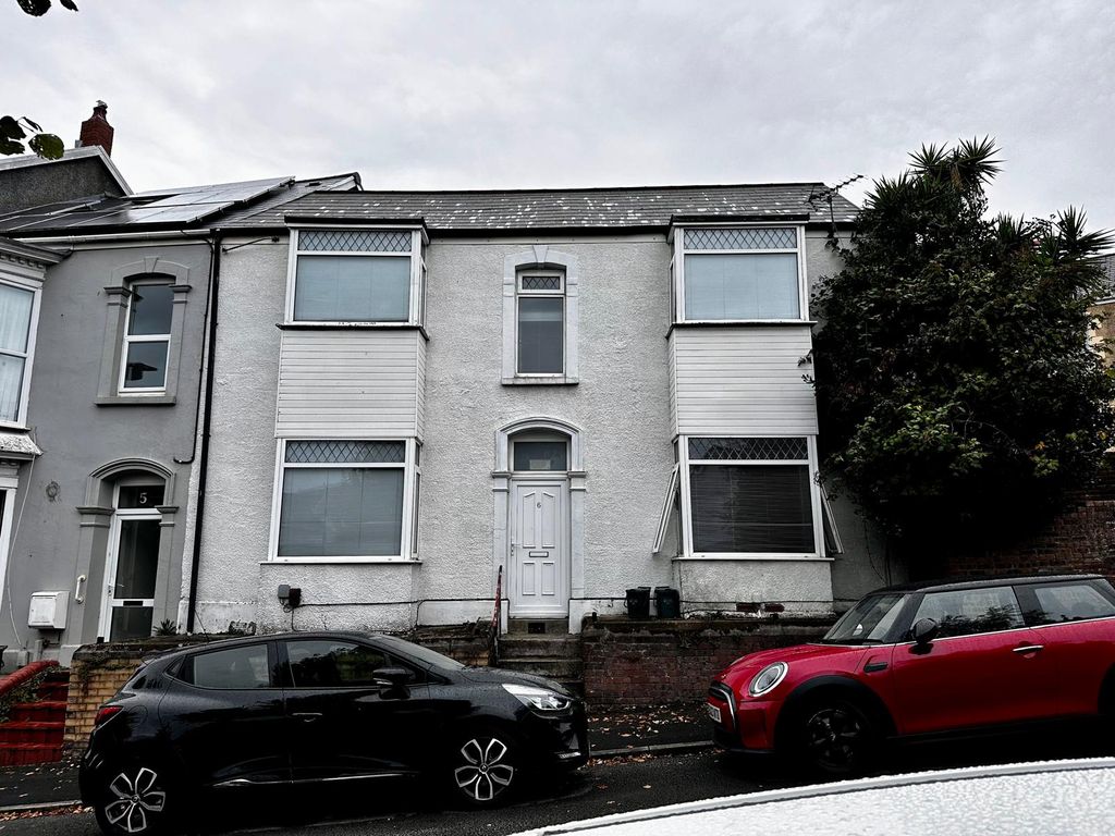 Property photo 1 of 25