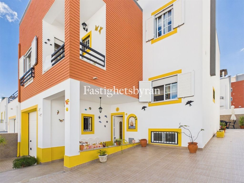 Property photo 2 of 36