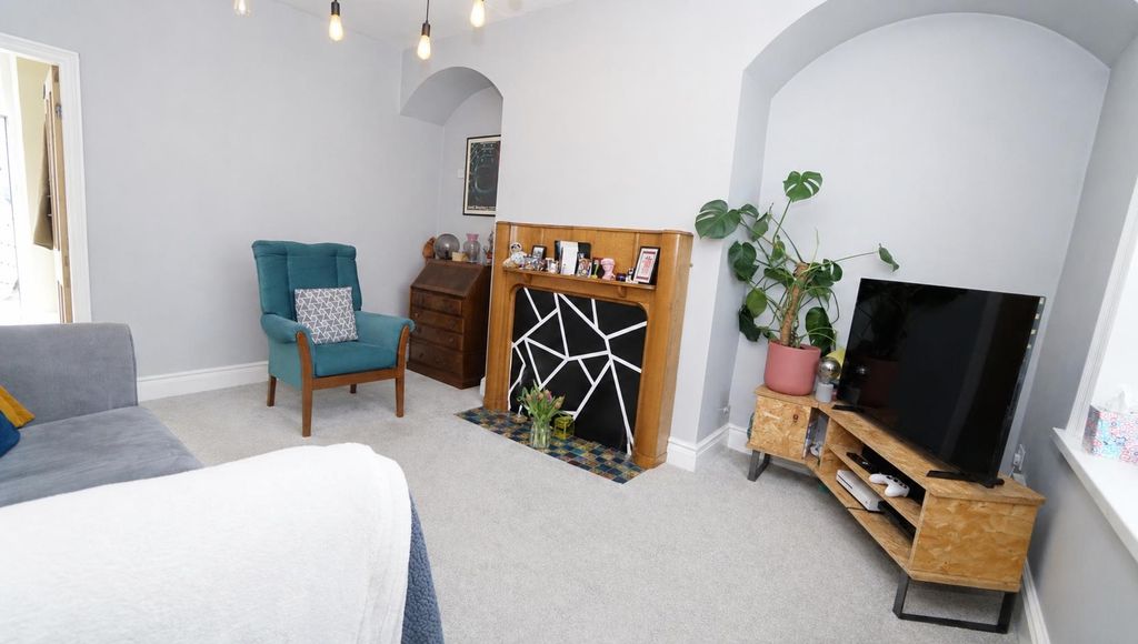 Property photo 3 of 12 Lounge Best.Png