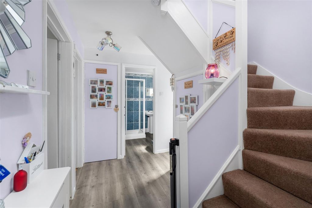 Property photo 2 of 14 9 Freemans Road, Bodicote-4.Jpg
