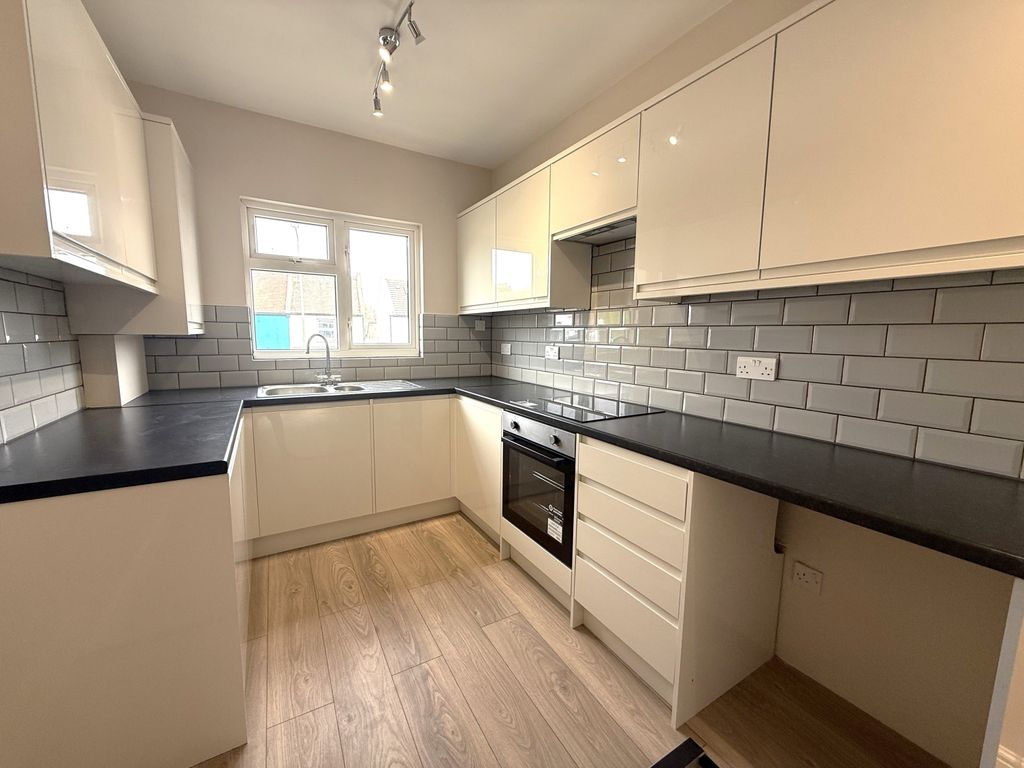 Property photo 2 of 9 Kitchen