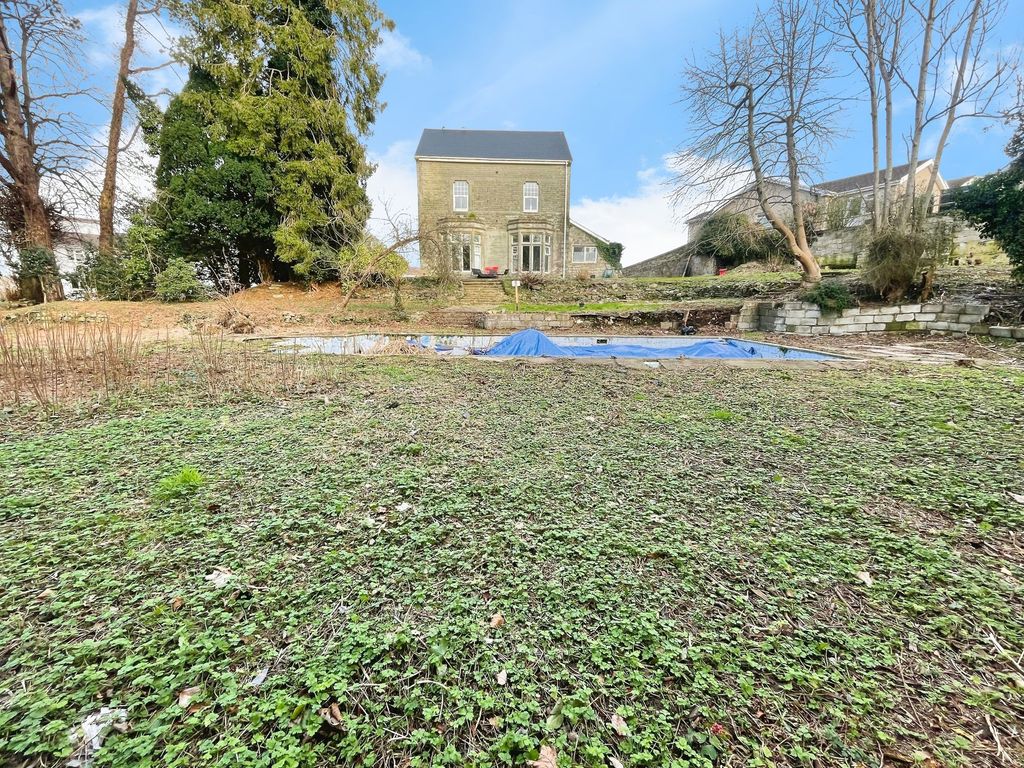 Property photo 2 of 55