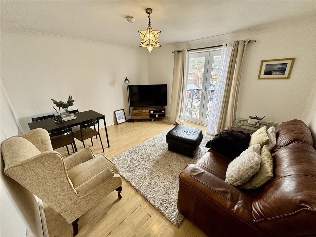 Property photo 2 of 8